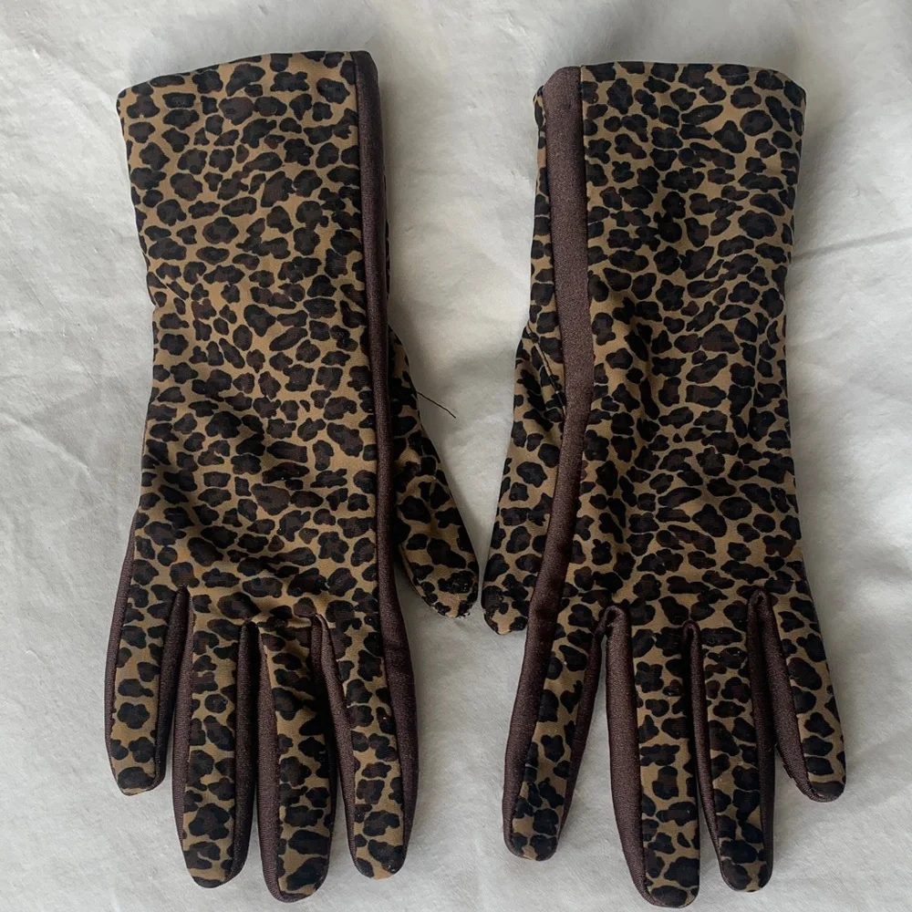 Isotoner Leopard Print Women's Gloves - Picture 3 of 5